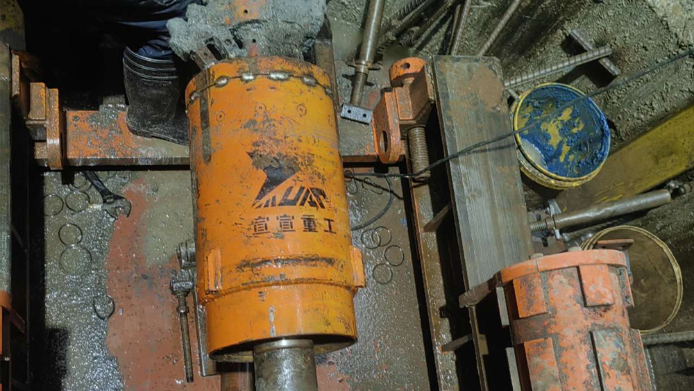 DN200螺旋頂管風化巖施工現場